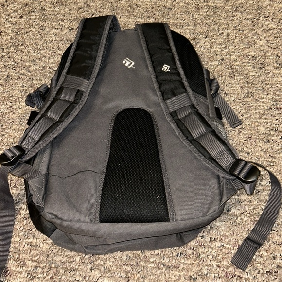 🛍️FOUR 4 THIRTY🛍️ Men’s Black Gray Multi-Zip Laptop Multi-Pockets Backpack - Picture 5 of 9